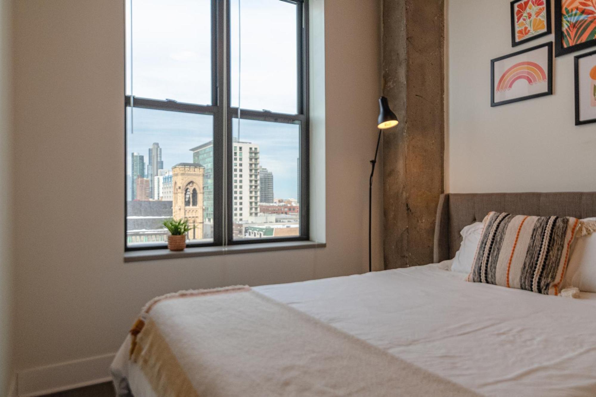 Modern 2Br Loft With Amazing City Skyline View And Optional Parking For 8 Guests Near Mccormick Place And Soldier Field Chicago Exterior photo